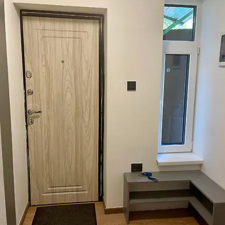 아파트 City Apartment *